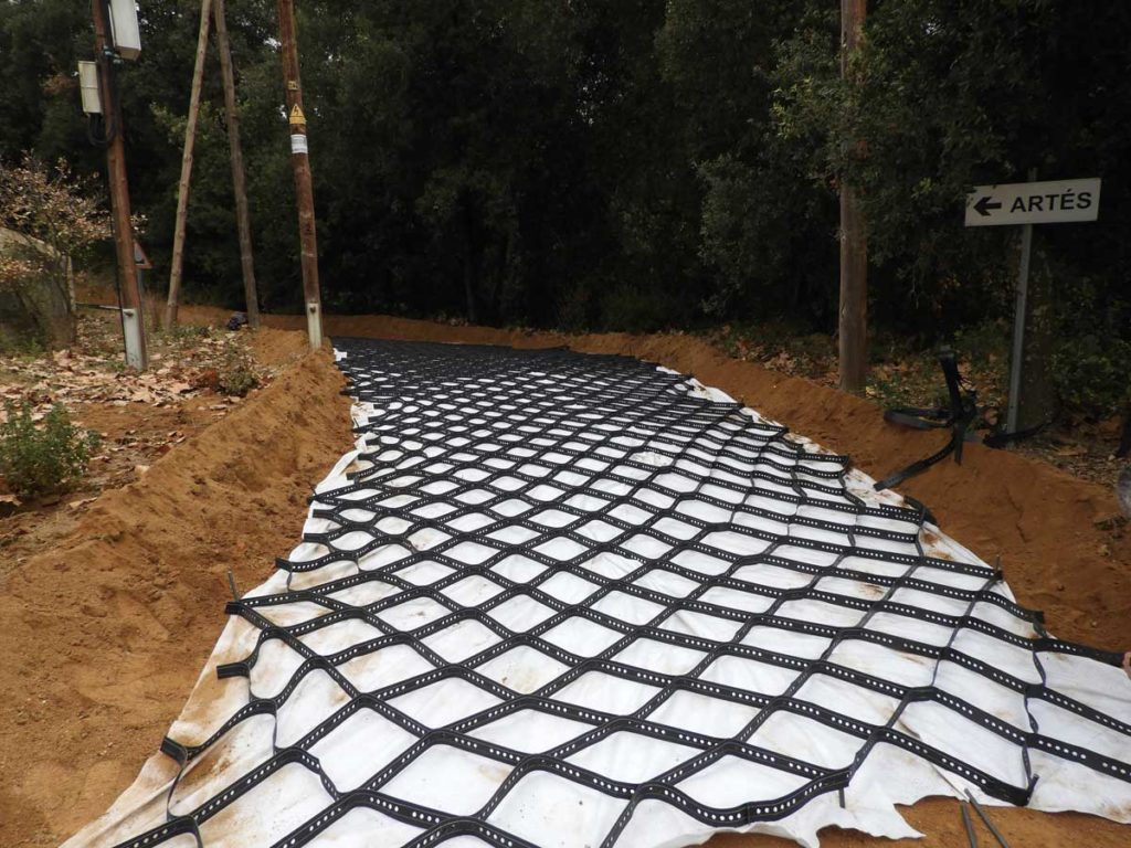 Estabilización camino forestal con el geotextil GEOBASIC y GEOCELDAS